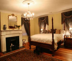 Holly Court Inn Bed & Breakfast 